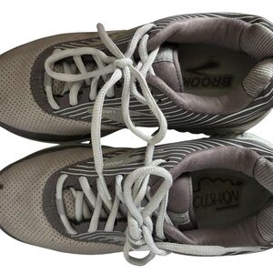 BROOKS ADDICTION WALKER SUEDE 2
WOMENS WALKING SHOES size 8 wide